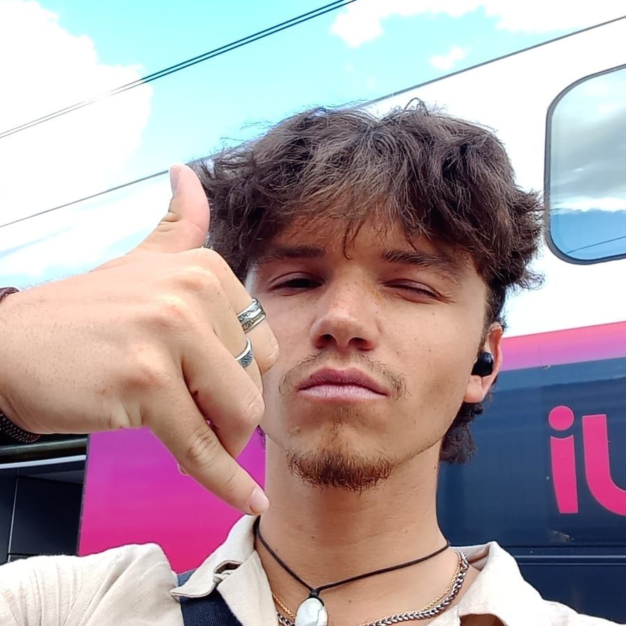 Profil de Massine